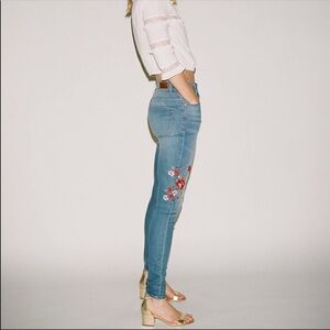EXPRESS- High Rise stretchable Jean Legging Floral Design